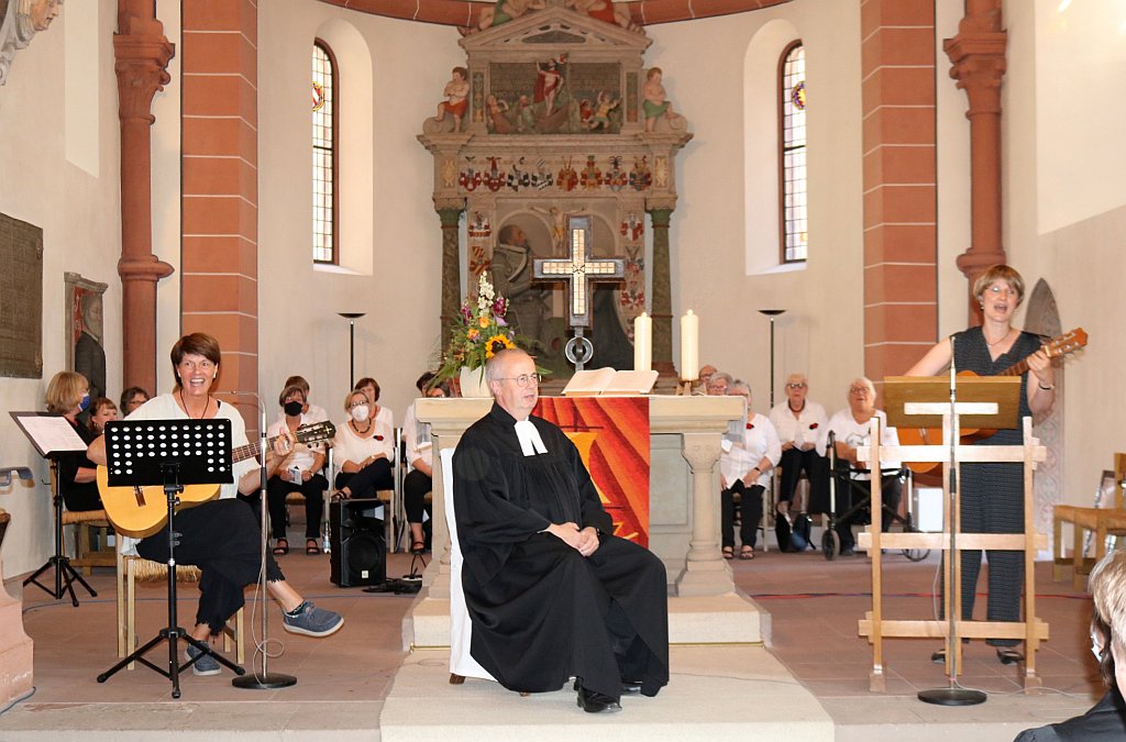Eine musikalische Würdigung überbrachten Almuth Mizdalski (rechts) und Ulrike Waider