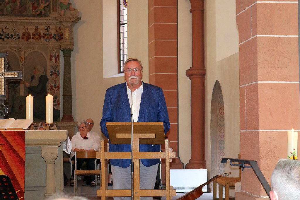 Als alter Weggefährte sprach Bürgermeister a.D. Hans-Jürgen Schäfer zum scheidenden Pfarrer